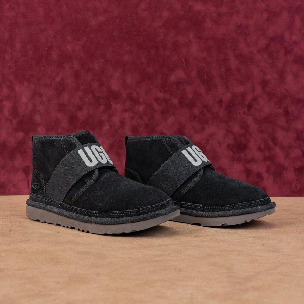 UGG Kids Neumel II Graphic Black Suede Chukka Boots sz 5US EUR37